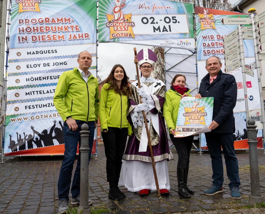 Candy Wetterhahn(KulTourStadt Gotha), Maya Heß (KTS), Maximilian Große (St.Gothardus), Claudia Müller (KTS), Oberbürgermeister Knut Kreuch/ Foto: KulTourStadt Gotha