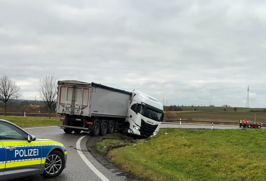 API-TH: Sperrung der Anschlussstelle Erfurt-Vieselbach nach Lkw-Unfall