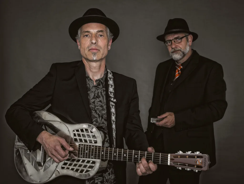 Lebhaft im Theatercafé“ geht mit spritzigem Bluesgroove