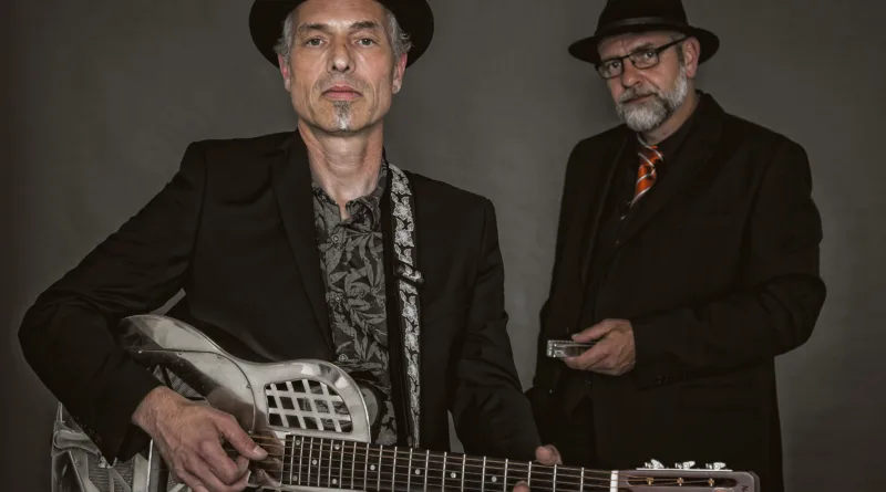 Lebhaft im Theatercafé“ geht mit spritzigem Bluesgroove