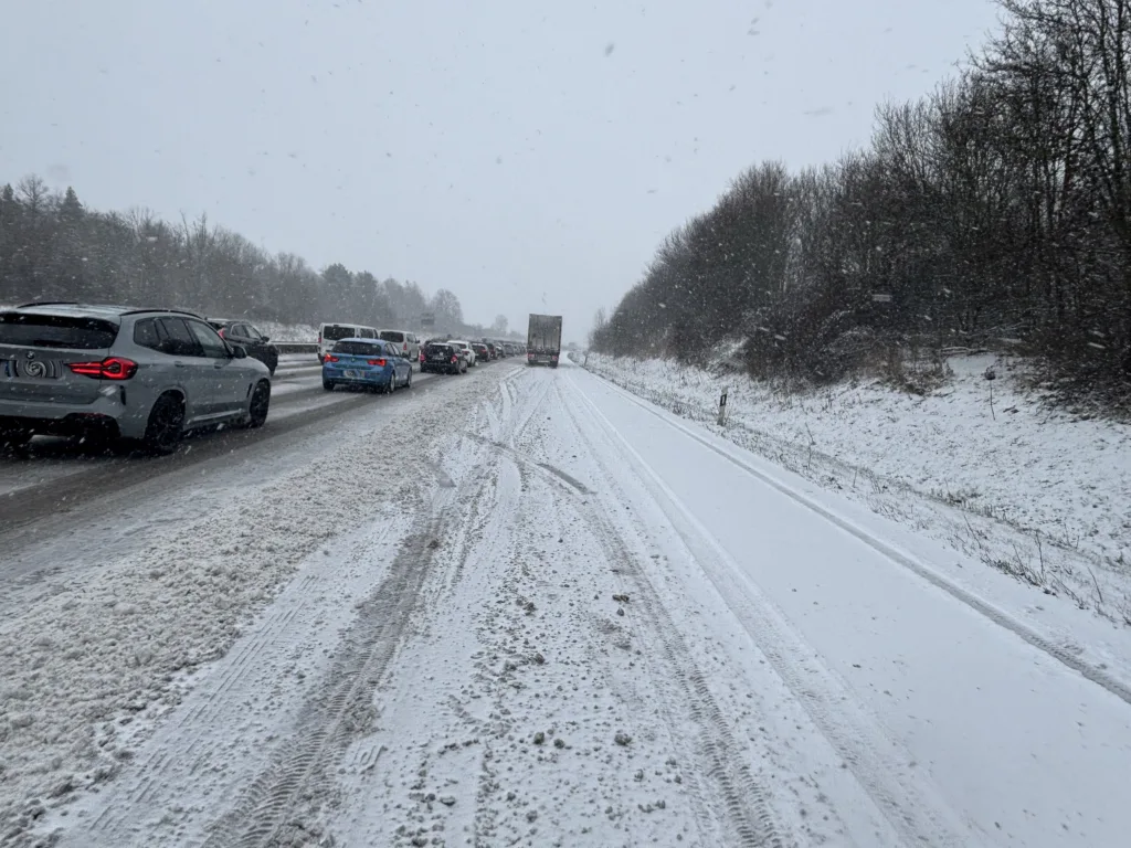 Wintereinbruch in Thüringen: 21 Unfälle auf Autobahnen durch Schnee und Glätte