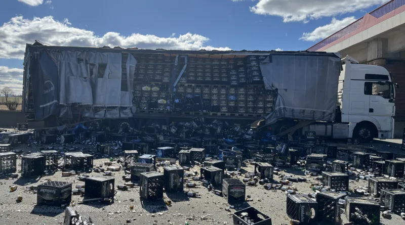 Unfall auf der A4 bei Gotha – Glasflaschen-Ladung verteilt sich über Fahrbahn