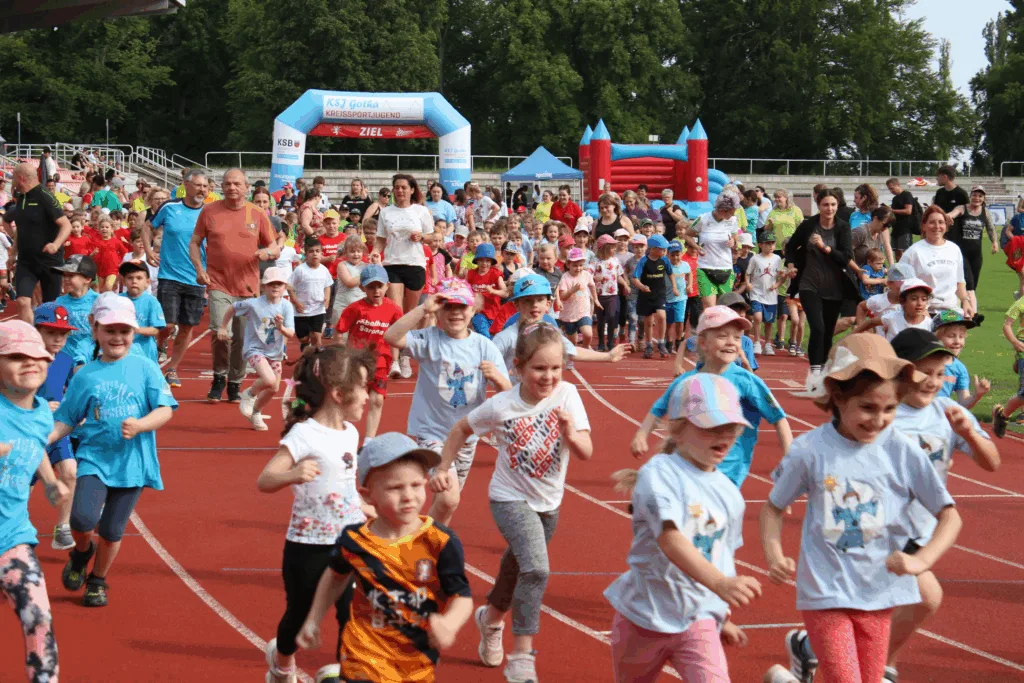 Kinder begeistert beim Sport: Kindergarten Aktionstag war ein voller Erfolg