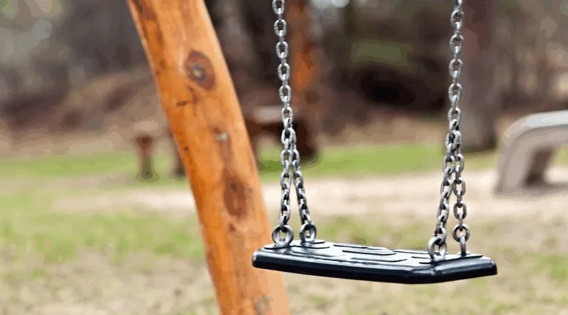 Gotha: Reparaturarbeiten am Spielplatz in der Hasengasse Gotha: Reparaturarbeiten am Spielplatz in der Hasengasse