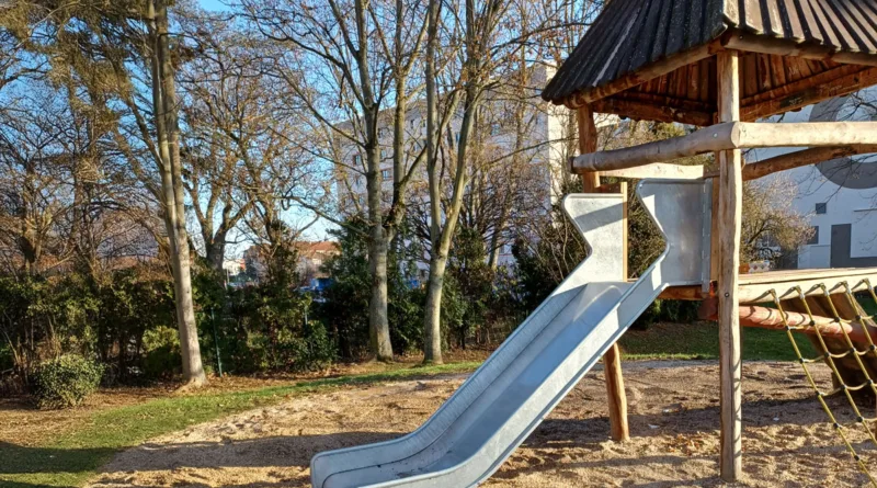 Gotha: Spielplatz in der Moßlerstraße bekommt neue Rutsche Gotha: Spielplatz in der Moßlerstraße bekommt neue Rutsche