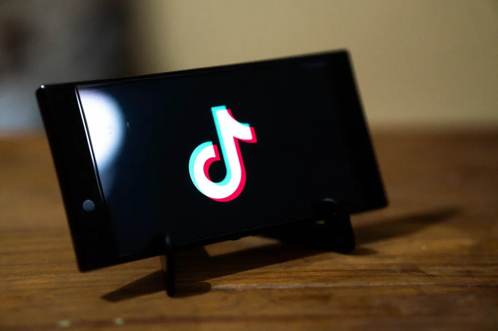 Urteil: Altersabfrage auf TikTok ist ungenügend