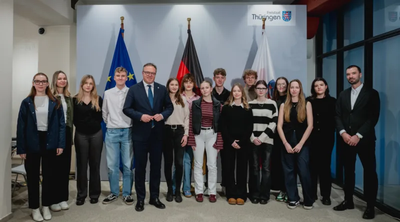 Sozialkunde-Leistungskurs der KGS Herzog Ernst im Gespräch mit Ministerpräsident Mario Voigt