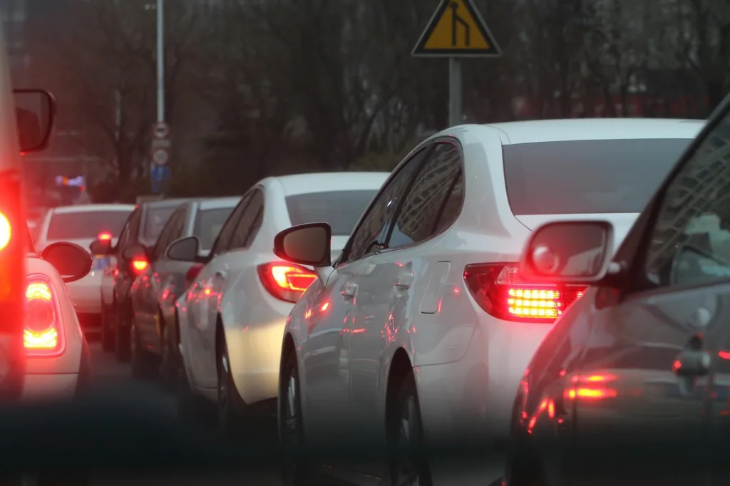 A4 im Jagdbergtunnel bei Jena: Zwei Fahrstreifen wegen defektem Sattelzug gesperrt – Staugefahr
