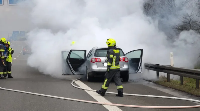 A4 bei Stadtroda: Autobahn nach Pkw-Brand voll gesperrt