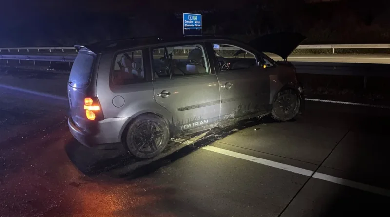 A4 bei Rüdersdorf: Pkw prallt gegen Leitplanke