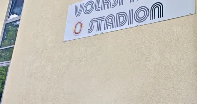 Gotha: Baustart zur Sanierung des Kunstrasenspielfeldes im Volkspark-Stadion Gotha: Baustart zur Sanierung des Kunstrasenspielfeldes im Volkspark-Stadion