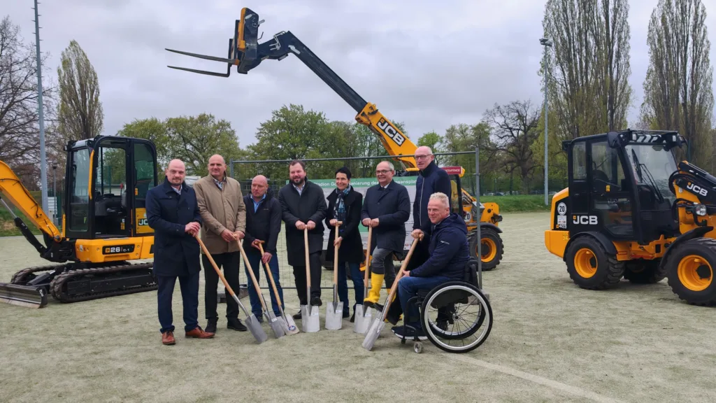 Gotha: Startschuss für Sanierung des Kunstrasenplatzes im Volkspark-Stadion