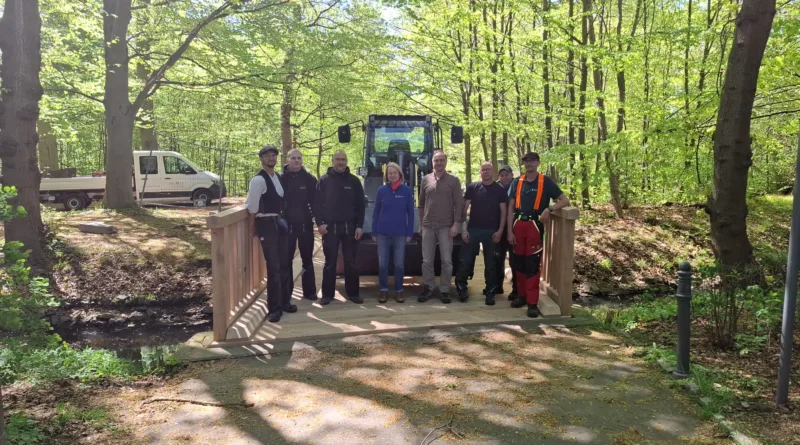 Gotha: Brücke im Englischen Garten erneuert