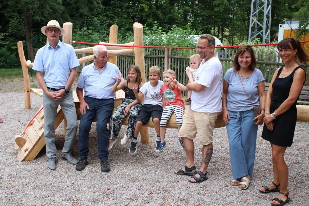 Luisenthal: Neugestalteter Spielplatz feierlich eröffnet