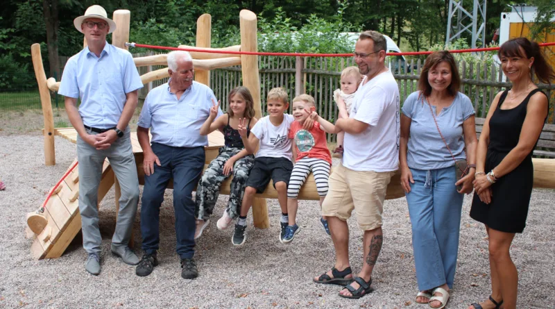 Luisenthal: Neugestalteter Spielplatz feierlich eröffnet