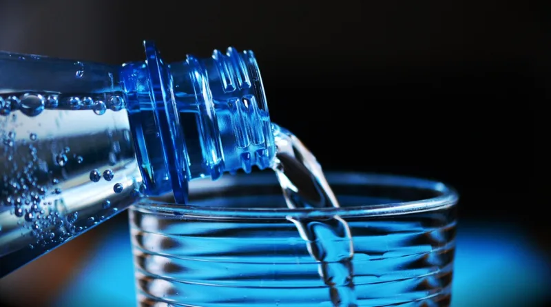 Ab sofort gibt es in den Filialen der AOK PLUS kostenfreies Trinkwasser
