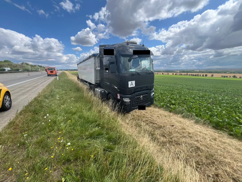 A4 bei Erfurt: Sattelzug bleibt nach Navi-Irrfahrt auf Bankette stecken