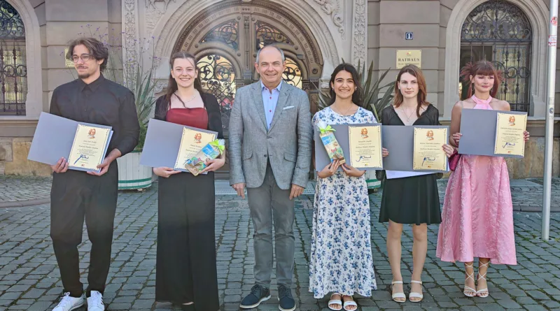 Andreas-Reyher-Diplom an Gothas beste Regelschulabsolventen verliehen Andreas-Reyher-Diplom an Gothas beste Regelschulabsolventen verliehen