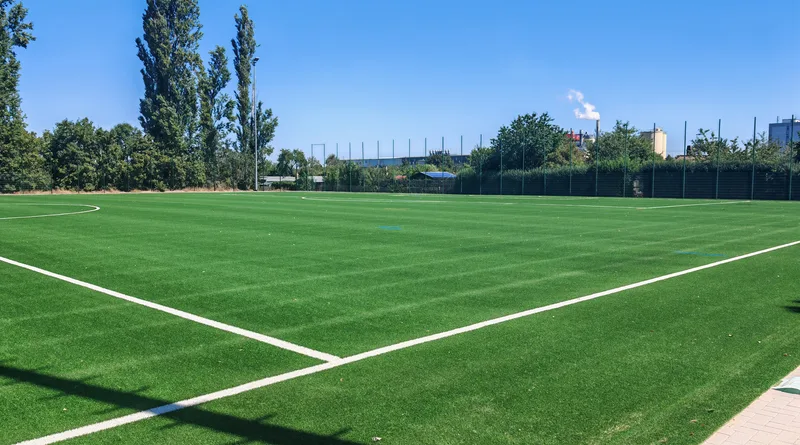 Gotha: Sanierter Kunstrasenplatz im Volkspark-Stadion wird eröffnet Gotha: Sanierter Kunstrasenplatz im Volkspark-Stadion wird eröffnet