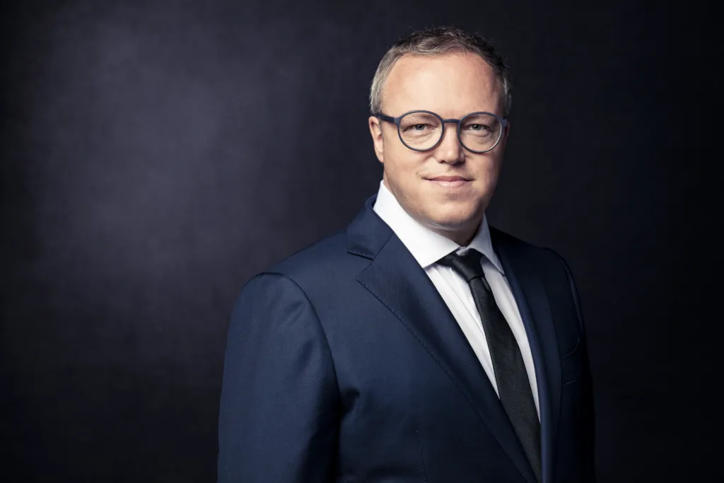 Gotha: Ministerpräsident Mario Voigt besucht den Landkreis