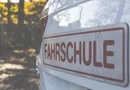 Gotha: Bus fährt auf Fahrschulauto